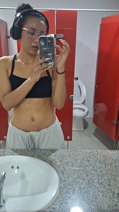 Hoy sude un mont&oacute;n🥵🥵🥵 https://t.co/IbLxtrtJk3<a href="/tag/felizmartesatodos"class="tags"><span>#felizmartesatodos</span></a>