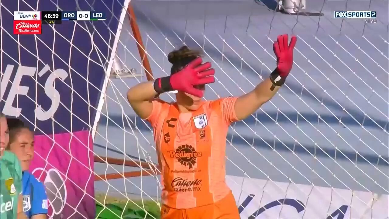 Cabezazo esquinado para abrir el marcador 💥