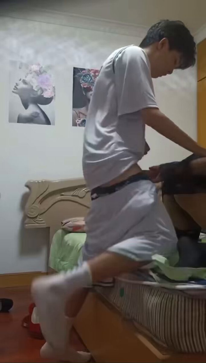 A phone screen showing a forum post