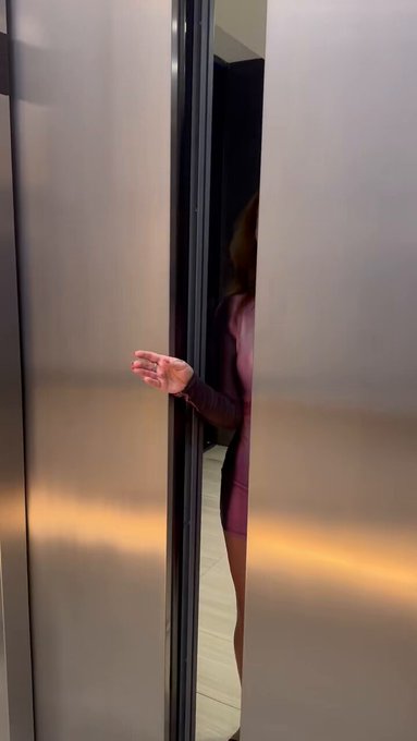 gm say it back 💛 https://t.co/Nk3obBHMdW