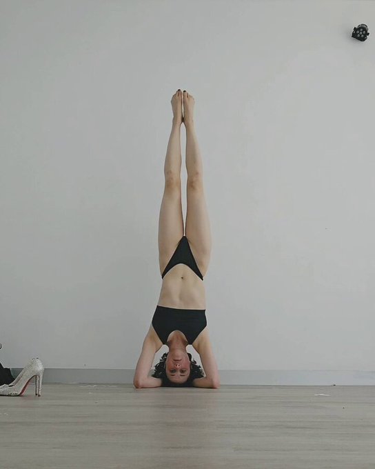 Did I mention I'm really flexible? Oh, and strong 😇 https://t.co/Znv4kpYp9I<a href="/tag/dance"class="tags"><span>#dance</span></a><a href="/tag/melbourne"class="tags"><span>#melbourne</span></a><a href="/tag/burlesque"class="tags"><span>#burlesque</span></a><a href="/tag/costume"class="tags"><span>#costume</span></a><a href="/tag/showgi"class="tags"><span>#showgi</span></a>