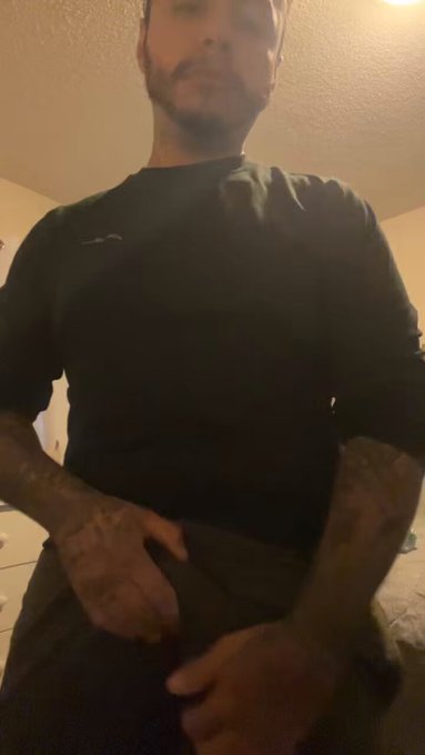 How would you react to seeing me whip out this cock in front of you 😌   leave a comment below I’d love<a href="/tag/horny"class="tags"><span>&#35;horny</span></a>