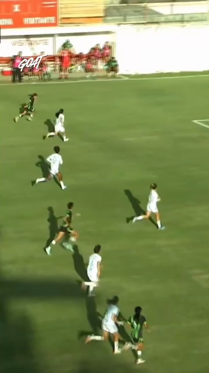 Gadu acertou um lindo chute para deixar tudo igual no clássico! Olha o gol das Spartanas! 📹 @CanalGOATBR