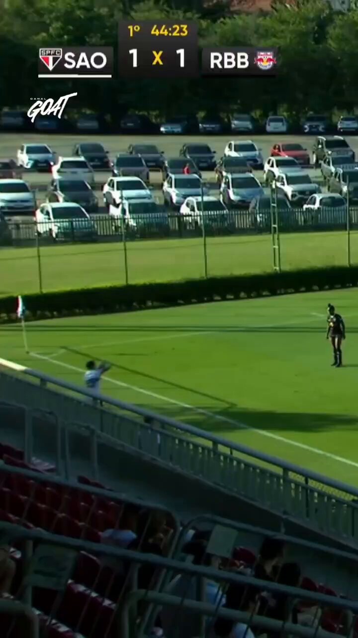 Só vale golaço? Que chute da Letícia Alves pra colocar o @SaoPauloFC_Fem na frente mais uma vez! 📹 @CanalGOATBR