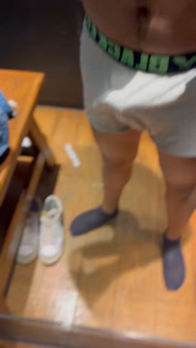 Me sac&oacute; la verga en centro comercial ❤️🥹 https://t.co/lD45w8jeAE