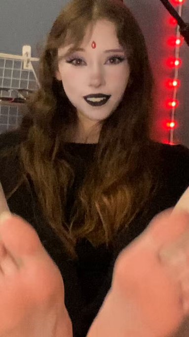 I BET you can&rsquo;t keep eye contact  . . . you can&rsquo;t resist my soft feet 😋 https://t.co/3d8jdQR4tw<a href="/tag/teen"class="tags"><span>#teen</span></a><a href="/tag/feet"class="tags"><span>#feet</span></a><a href="/tag/thighs"class="tags"><span>#thighs</span></a><a href="/tag/ass"class="tags"><span>#ass</span></a><a href="/tag/horny"class="tags"><span>#horny</span></a><a href="/tag/pussy"class="tags"><span>#pussy</span></a><a href="/tag/footworship"class="tags"><span>#footworship</span></a>