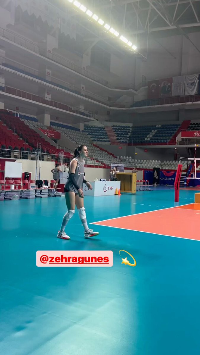 Zehra GunesZehra Güneş dynamic video moment