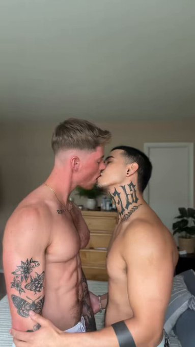 Nah its not gay bro 😏  I could kiss @D4nielOsgood all day https://t.co/8FO0IuaC10<a class="tags" href="/tag/d4nielosgood">@d4nielosgood</a>
