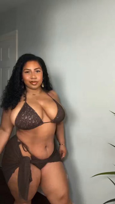 Obsessed with these swimsuits 🌸✨ https://t.co/jCLueCMZ8n