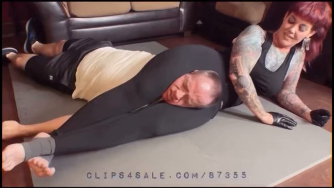 #scissorhold  ✂️ 🩶 https://t.co/qPvrFgNAck<a href="/tag/scissorhold"class="tags">#scissorhold</a>