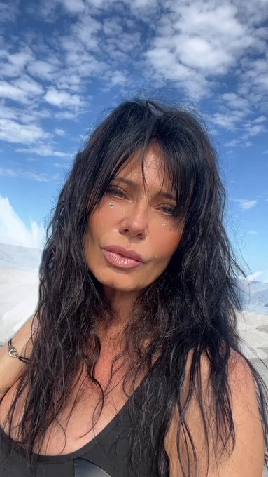 Sextote moi 🚨🚨🚨🚨 https://t.co/8BkFgP1VUw https://t.co/4dts3iMgU0