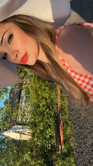 In case you needed some peace, love, and sunshine to end your day❤️? https://t.co/jDt4hvPYBd
