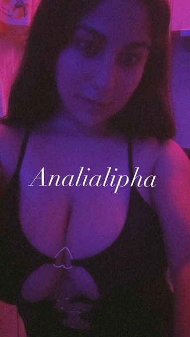 Mi amor te espero en onlyfans para pasarla rico por allá me puedes pedir videollamada fotografías y videos