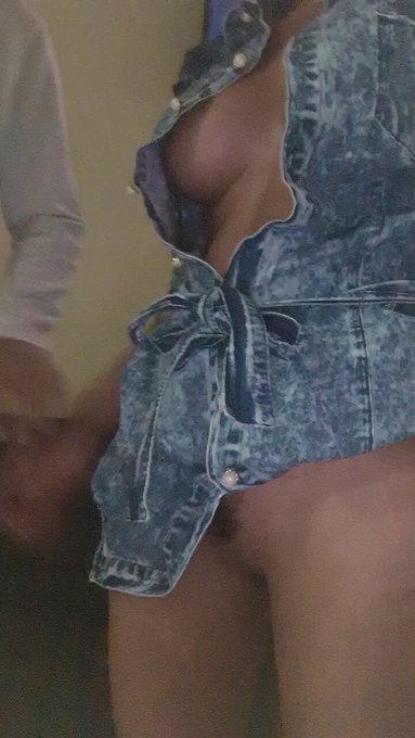 estaba bien caliente y que le saco la leche en la casa de mis papas en lo que fueron a la tienda ??????