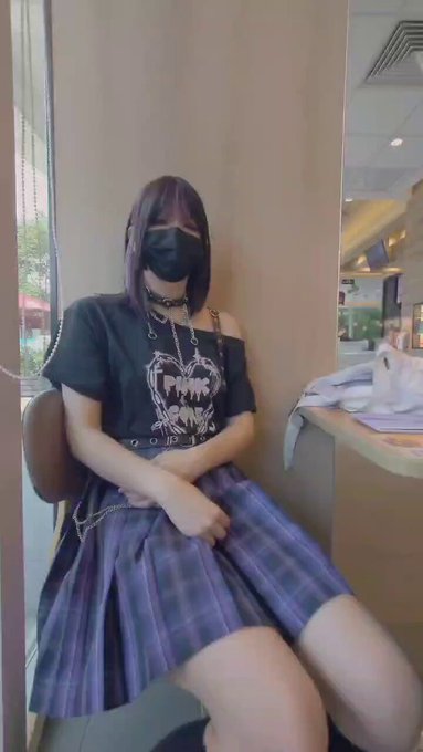 ❤️新作上线❤️  小男娘在快餐店角落里悄悄挤牛奶，随着一阵颤抖，大腿间便沾满了爱液，可是在玻璃窗前做这种事，已经是被外面的路人给看光了吧！真是只烧鸡呢🥵  ❤️购买方式❤️ 可直接私信！ 爱发电 https://t<a href="/tag/%E7%94%B7%E3%81%AE%E5%A8%98"class="tags"><span>#男の娘</span></a><a href="/tag/%E9%9C%B2%E5%87%BA"class="tags"><span>#露出</span></a><a href="/tag/%E4%BC%AA%E5%A8%98"class="tags"><span>#伪娘</span></a><a href="/tag/%E9%AA%9A%E8%B4%A7"class="tags"><span>#骚货</span></a><a href="/tag/%E5%A5%B3%E8%A3%85%E5%AD%90"class="tags"><span>#女装子</span></a>