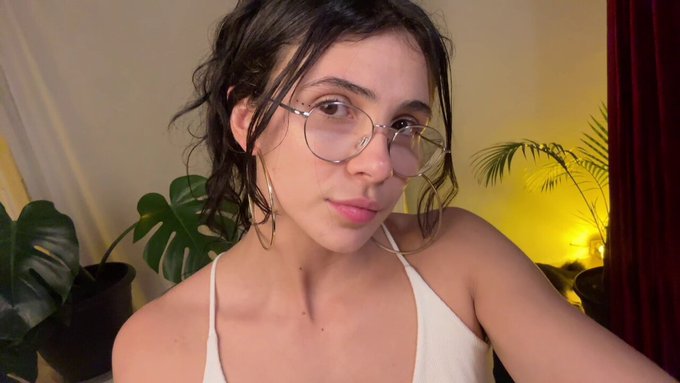 I&rsquo;m going to use you as my chair 👆🏻 live at LF https://t.co/kCwElkTnXE<a href="/tag/mvsales"class="tags"><span>#mvsales</span></a>