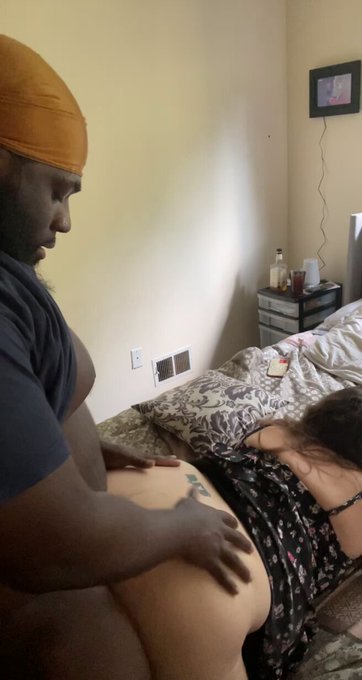 Me on              VS                    Me on Instagram                               Twitter https://t