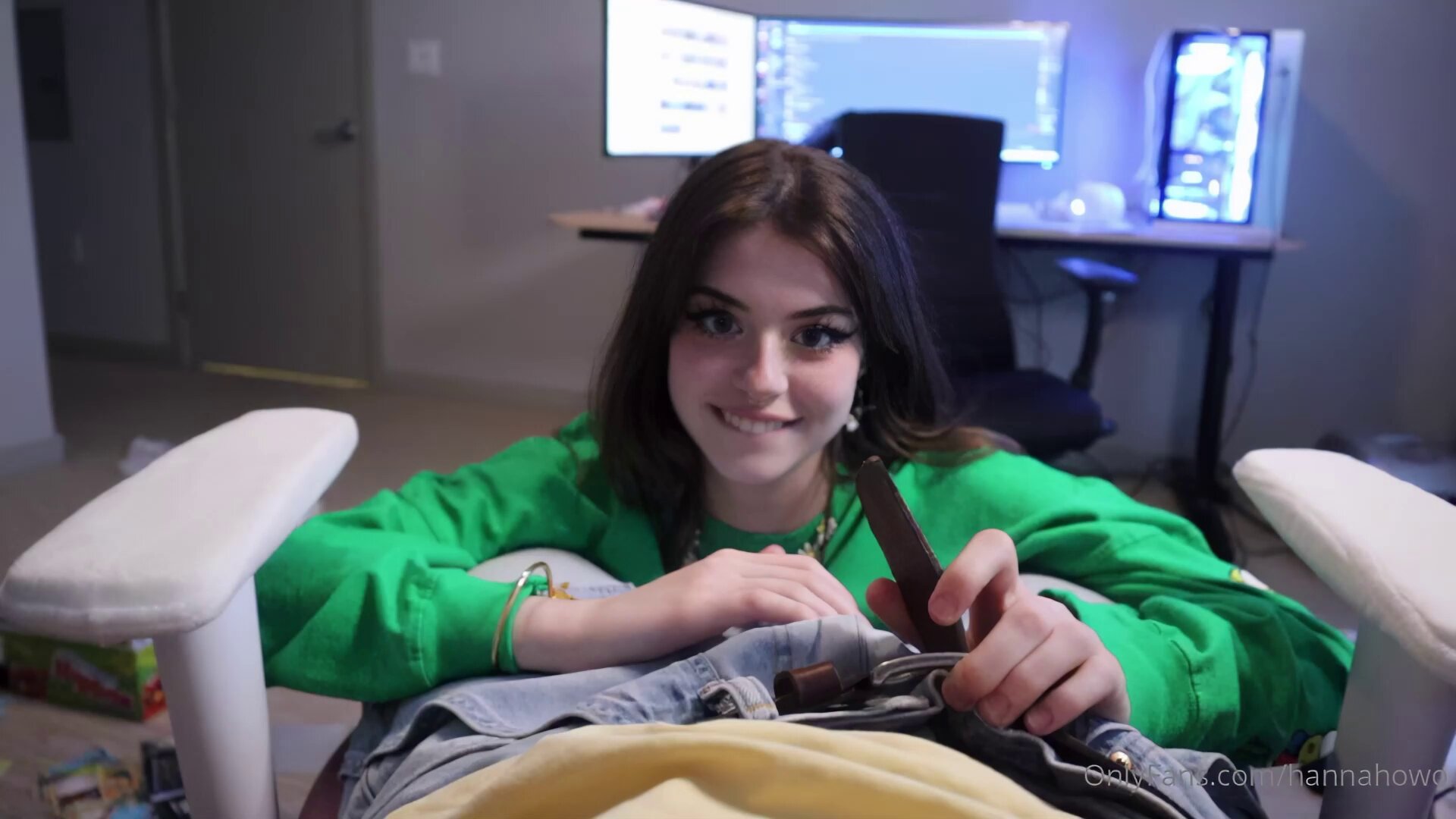 @Hannahowoissexys video Tweet