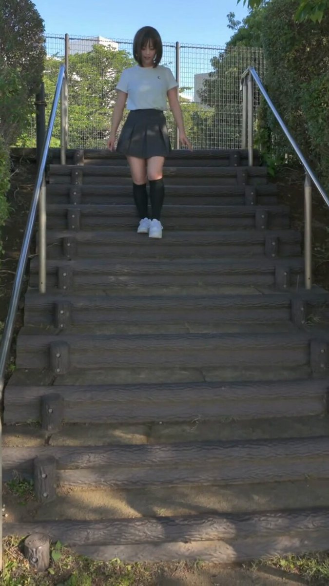 Video oleh @yururina_