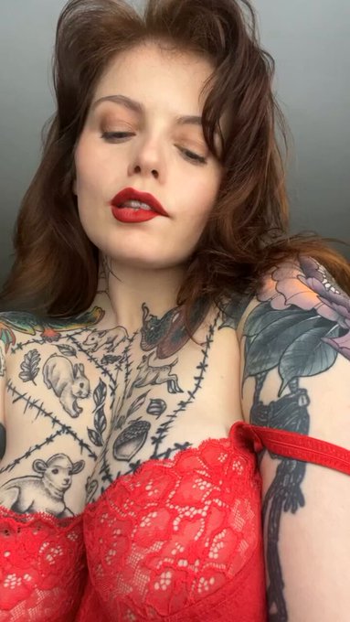 Slowly lowering myself back into the bath that is OF - https://t.co/K0nVzP7mtA https://t.co/KpOIuhEB