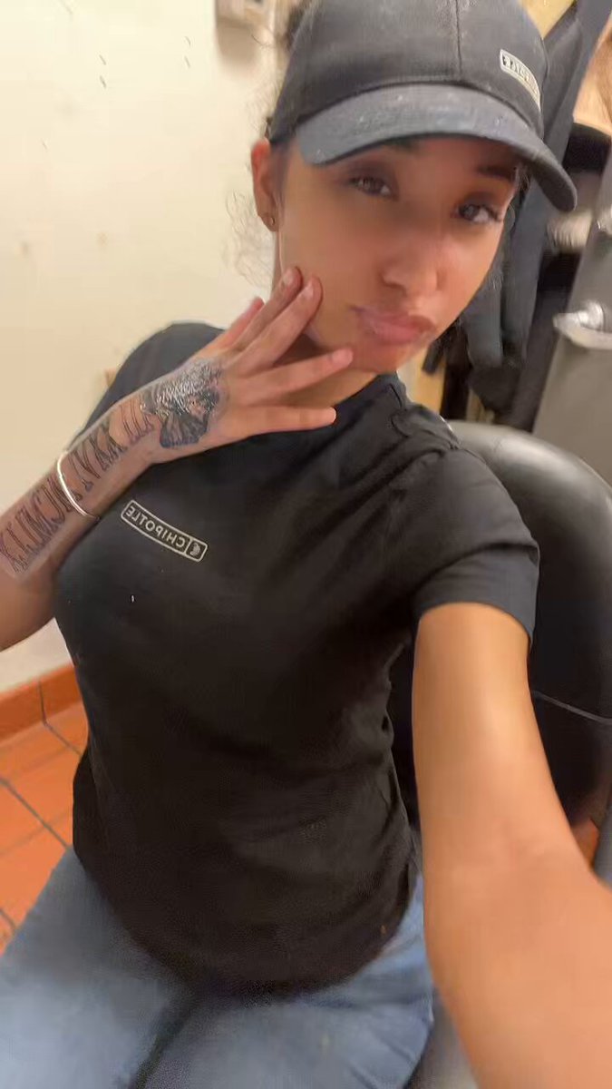 @aureliathedonns video Tweet