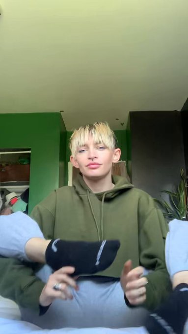 who wants to fold me into a perfect little pretzel 😘   my holes want to be stretched just like the rest