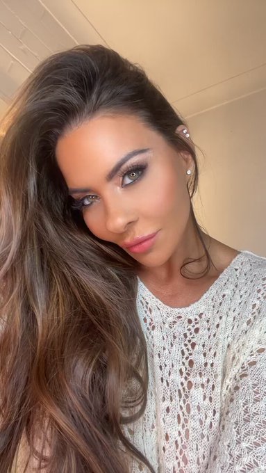 Lights in my hair for summer 🫶🏼☀️ https://t.co/piNJ4GhD5w<a href="/tag/family"class="tags"><span>#family</span></a>