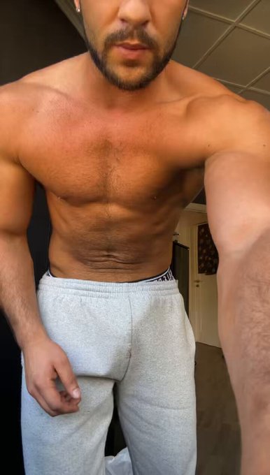 🔞🔞🔥(le meilleur corp jamais atteint) Qui revoil&agrave; .. en forme 🙈 &eacute;videmment .. apr&egrave;s autant d&rsquo;absence <a href="/tag/badboyprisoner"class="tags"><span>#badboyprisoner</span></a>