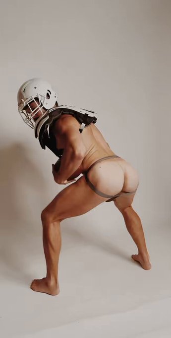 Showing @treysphoto what a good football player I use to be. https://t.co/twYn3WBxUA<a class="tags" href="/tag/treysphoto">@treysphoto</a>