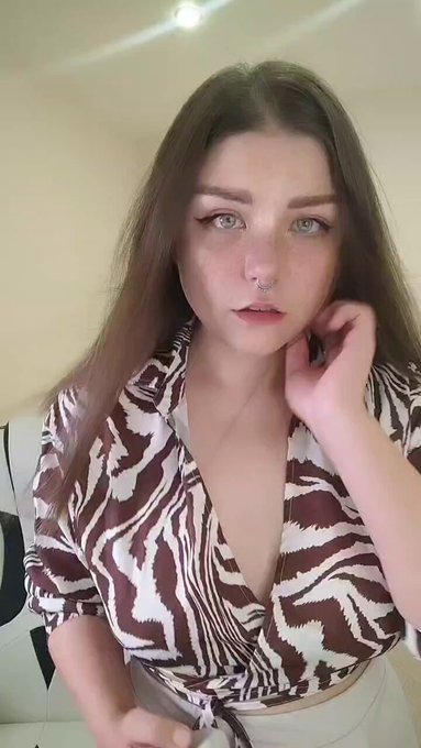 live on #chaturbate  Helooo (⁠~⁠￣⁠&sup3;⁠￣⁠)⁠~ https://t.co/1ZREUpAPKI<a href="/tag/chaturbate"class="tags">#chaturbate</a>