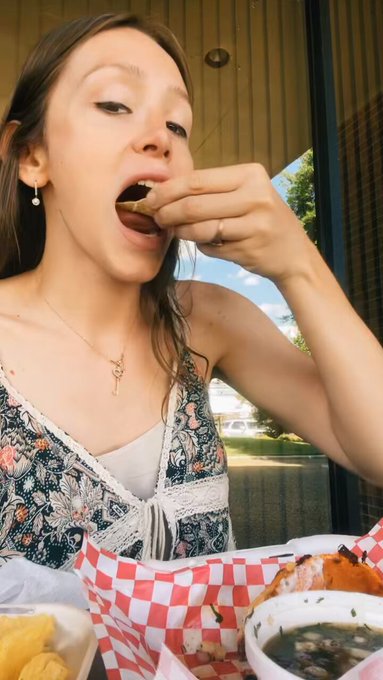 Lemme munch on your booty like I did this taco, just not after you eat yours🥴 https://t.co/HUCL0FhkK