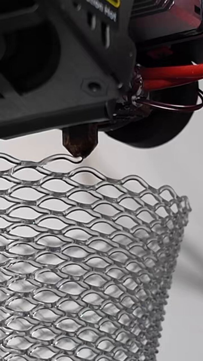 太ノズルでぴょんぴょん造形 」 提供：@hw_onakaitai さま/ Triple