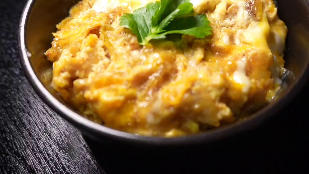 もちもち玉子丼 肉無しでこんなにうめえのかよ…とわからせられる旨さです。ほぼ