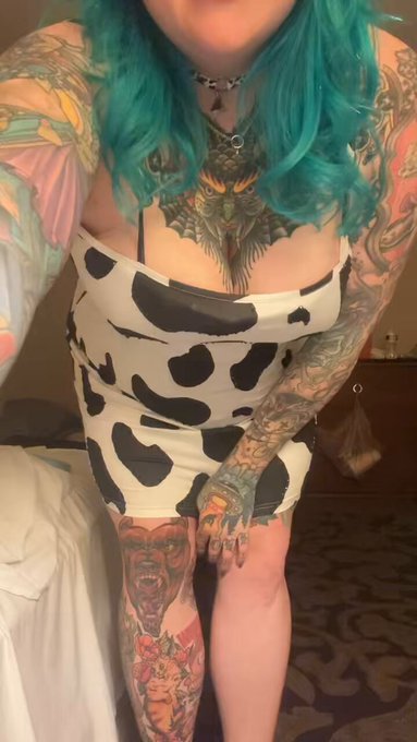 My favorite outfit from Vegas https://t.co/9aRshz55Qc<a href="/tag/wrestling"class="tags"><span>#wrestling</span></a><a href="/tag/revolution"class="tags"><span>#revolution</span></a><a href="/tag/aew"class="tags"><span>#aew</span></a><a href="/tag/aewrevolution"class="tags"><span>#aewrevolution</span></a><a href="/tag/slutforwrestling"class="tags"><span>#slutforwrestling</span></a>