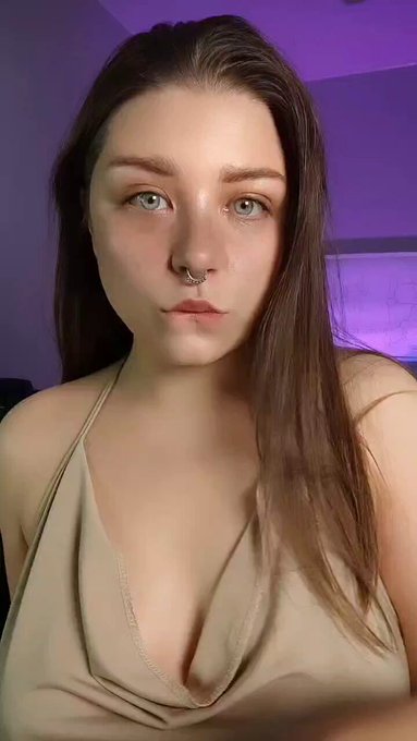 live on #chaturbate come to see me (⁠｡⁠･⁠&omega;⁠･⁠｡⁠)⁠ﾉ⁠♡ https://t.co/riwws5DEuS<a href="/tag/chaturbate"class="tags">#chaturbate</a>