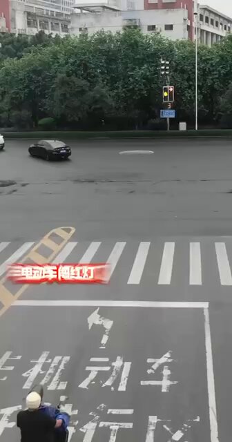 Chinese police monitor violators on the roads using drones with a loudspeaker. 😂😂    