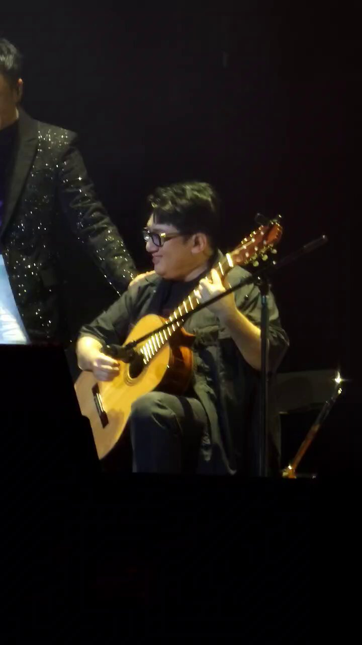 [閒聊] JYP與房時赫在Weverse Con 2024合作舞台