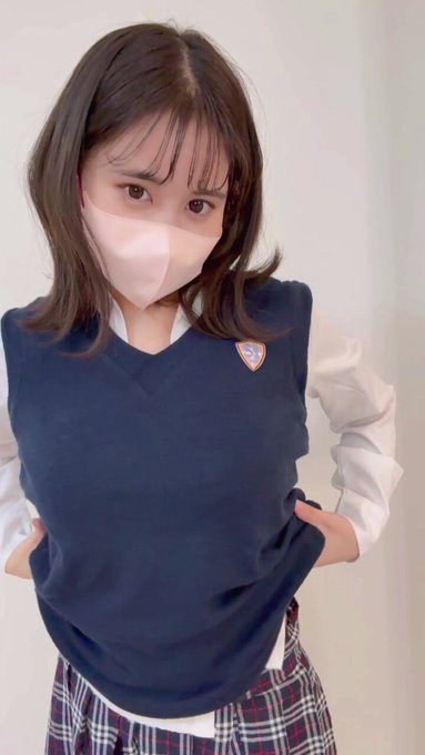 マスク顔と制服姿に関する画像
