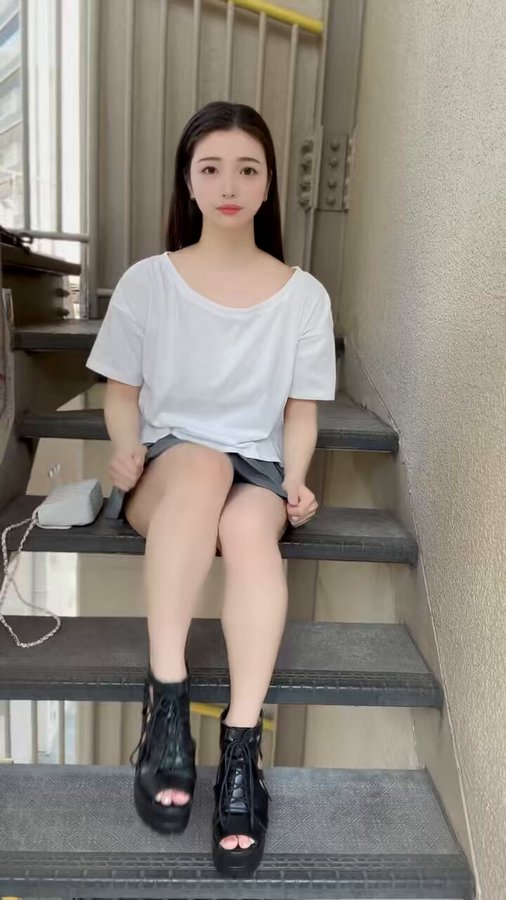 もうYouTube見てくれた？非常階段で生着替えﾄﾞｷﾄﾞｷした…💕｜裏垢女子 ゆうり発情中さん（@yuurirabbit1）