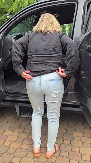 FLASH ALERT!  BIG BOOBS ALERT! 😊🥰 https://t.co/G2S22kpHMK 😛 Does Marie rock? https://t.co/5D8ESP6QIJ<a href="/tag/sexygilf"class="tags"><span>#sexygilf</span></a><a href="/tag/marierocks"class="tags"><span>#marierocks</span></a>