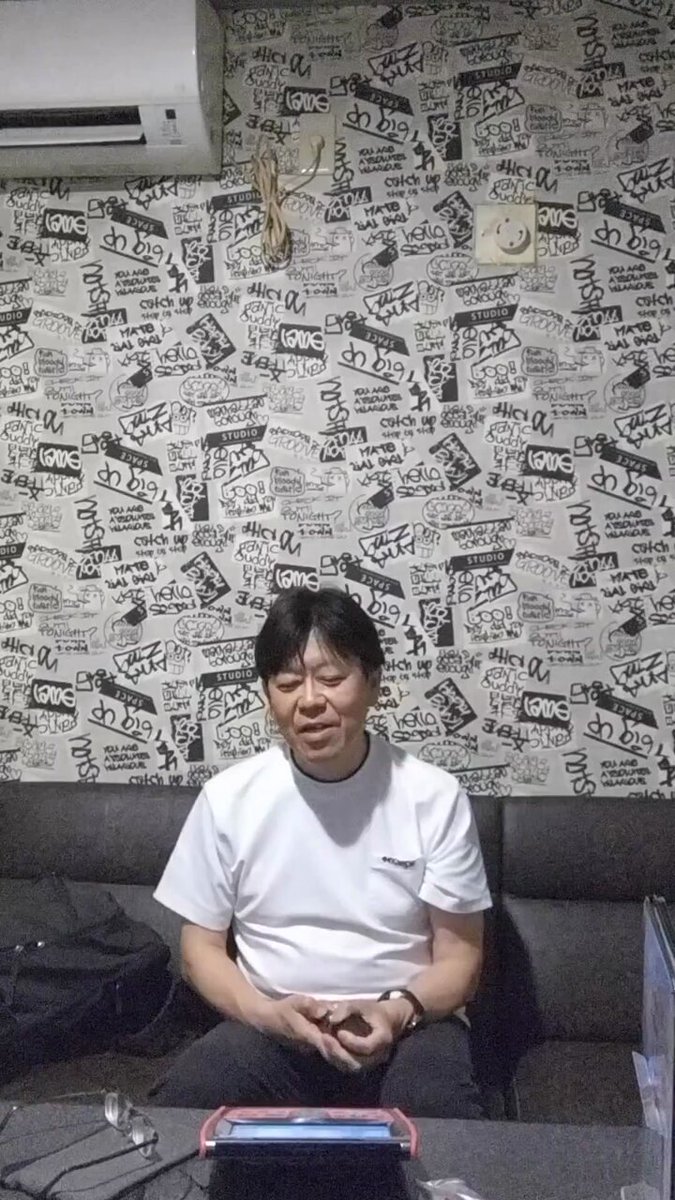 V7N8YOyUAxME_9YV.jpg V7N8YOyUAxME_9YV.jpg