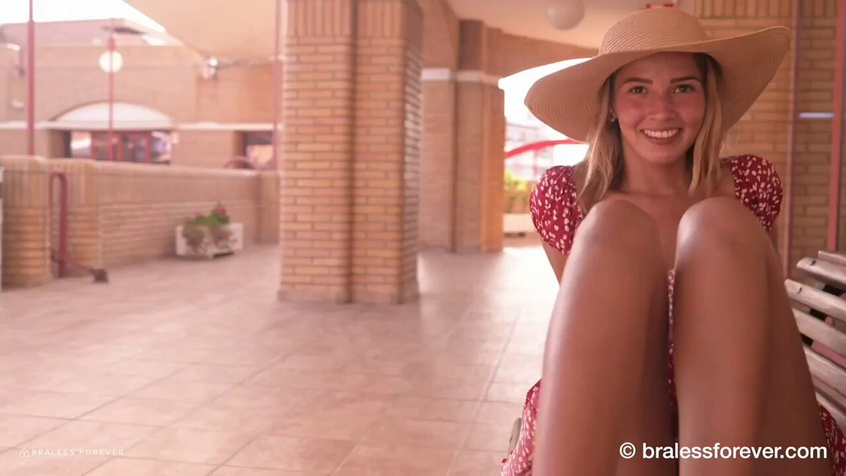 Video oleh @BralessGirlsTV