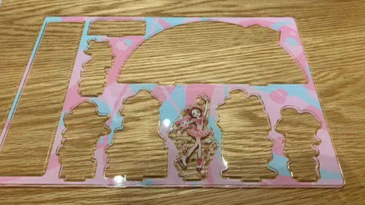 メダリスト サンリオコラボ アクリルスタンド メダリストサンリオコラボ 🩵 アクリルスタンドでは、みんなが氷の上に