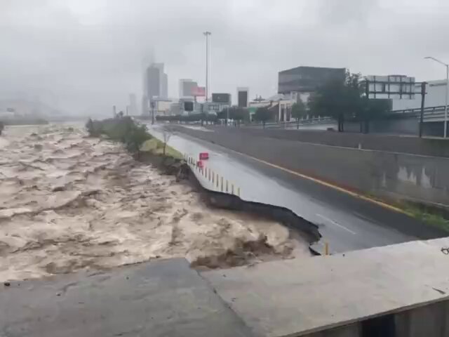 Mucho cuidado a mis amigos de monterrey, apenas va empezando #Alberto #riosantacatarina #monterrey https://t