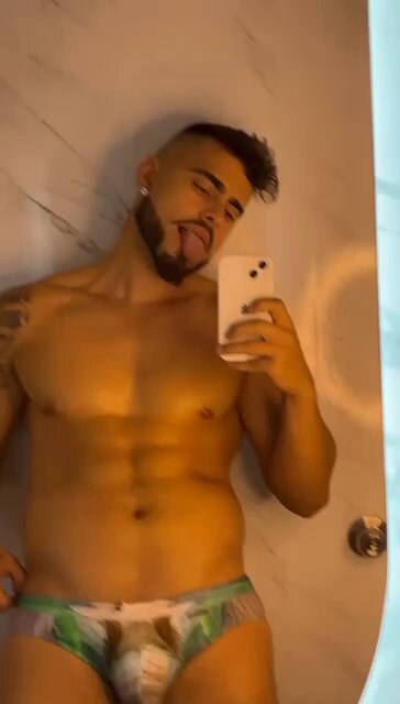 Hola hola… https://t.co/ZfX8GPyibt