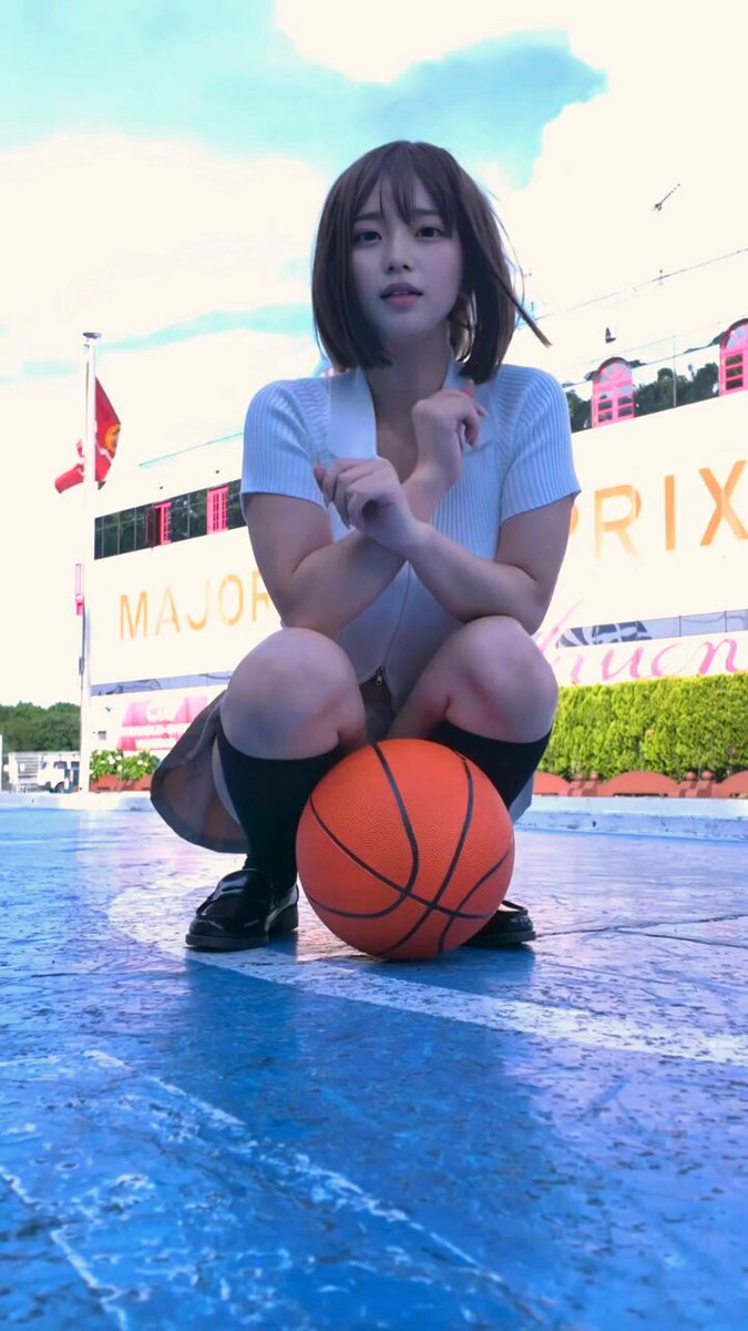 Video oleh @yururina_