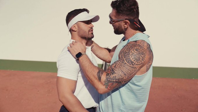 would you like to play tennis with me?  https://t.co/7SWiyfPdQ2 https://t.co/LkM5BtZ1oe