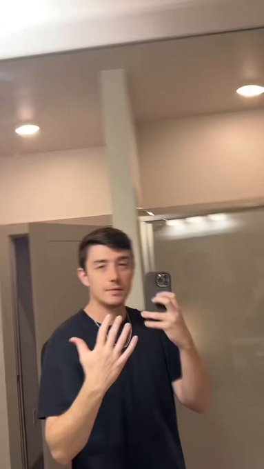 Multicolor shower lights kinda rock https://t.co/hDS7eN8AUQ<a href="/tag/cakepartner"class="tags"><span>#cakepartner</span></a><a href="/tag/cakexchrispetrone"class="tags"><span>#cakexchrispetrone</span></a>