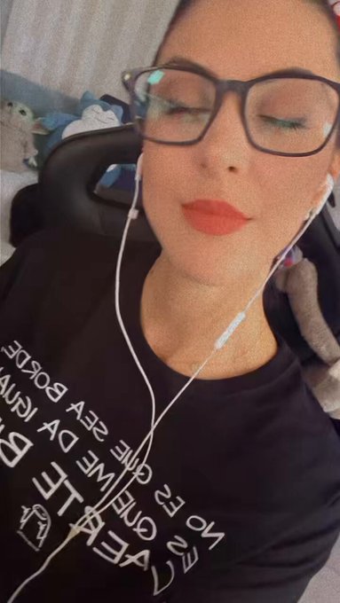 On stream!   https://t.co/GCCnuObhcO https://t.co/WmvSOdegdd