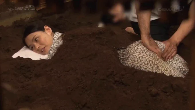 黒瀬萌衣 お友達の隣で何度もイっちゃいます。